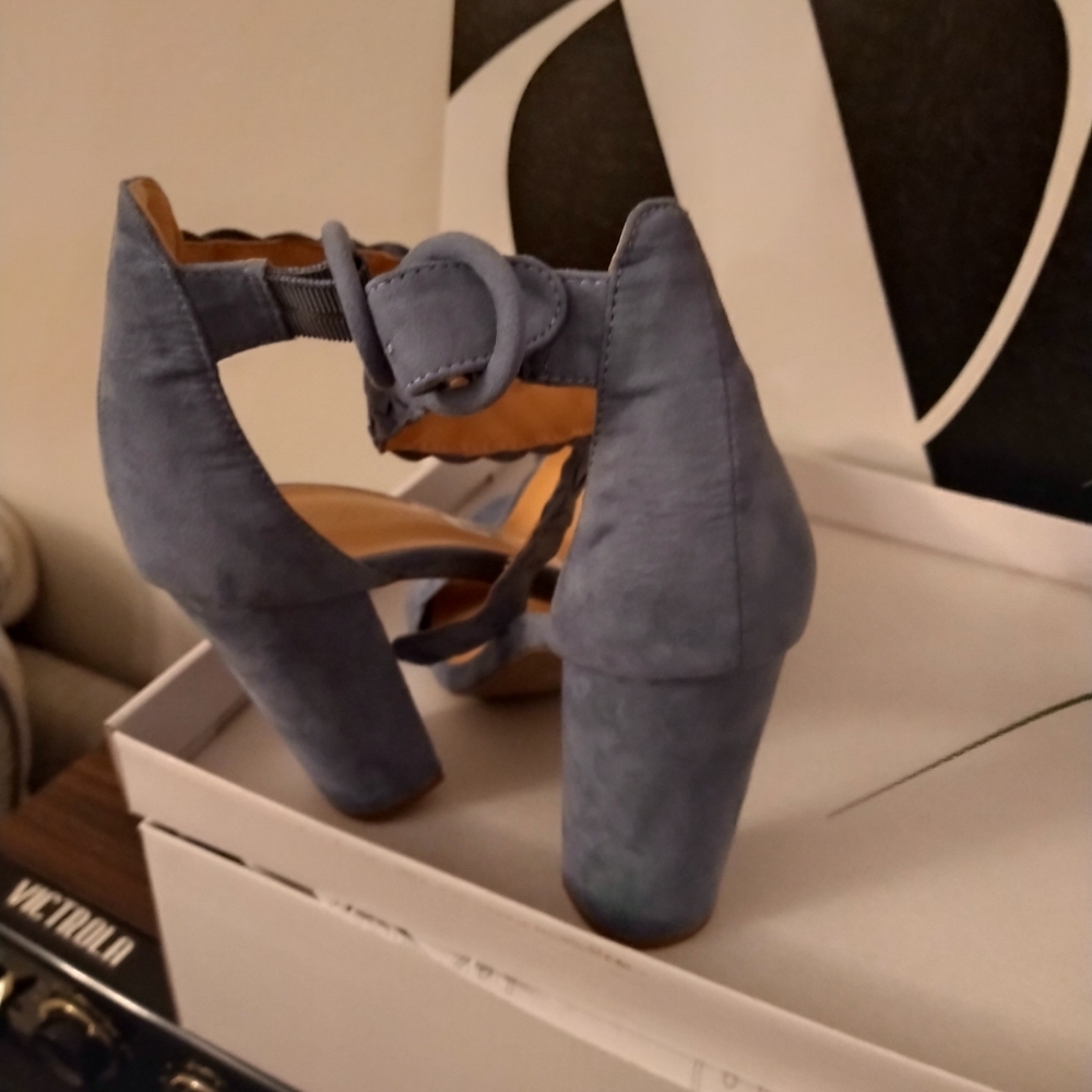 Women's shoes